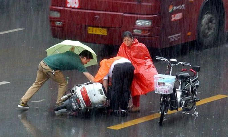 電動(dòng)車騎行不開燈易釀事故：法律無規(guī)定，交警定責(zé)時(shí)考慮“黑燈”因素合理嗎？